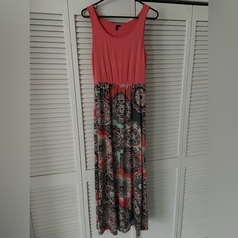 Sleeveless summer vacation dress